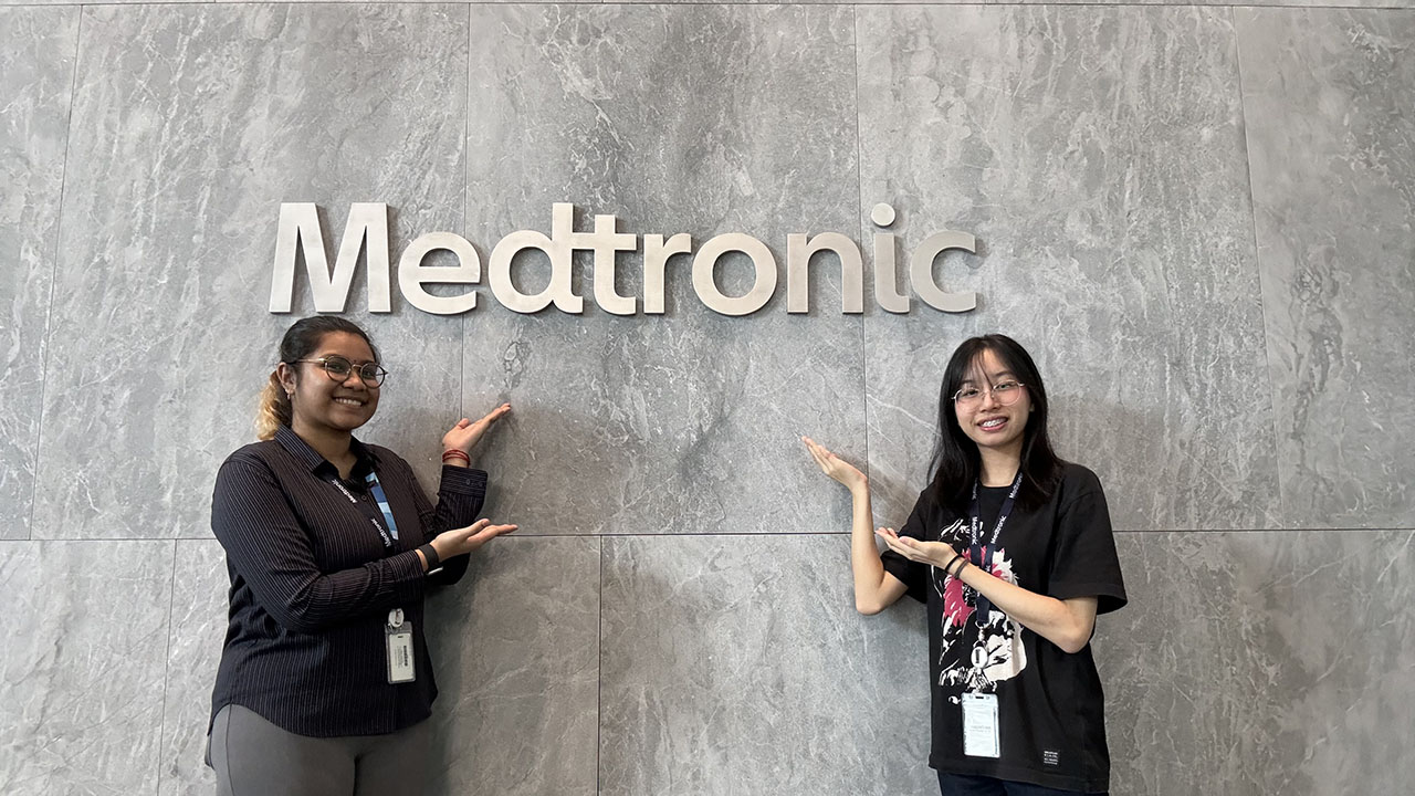 Meganathan Devadharshini and Thanasitsomboon Chatsaran taking a picture with the Medtronic Asia Pacific logo.